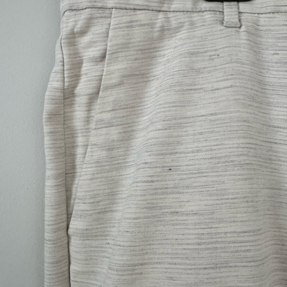 Gap tailored crop stretch trousers. Pictures show the subtle black lines. - Picture 3 of 9